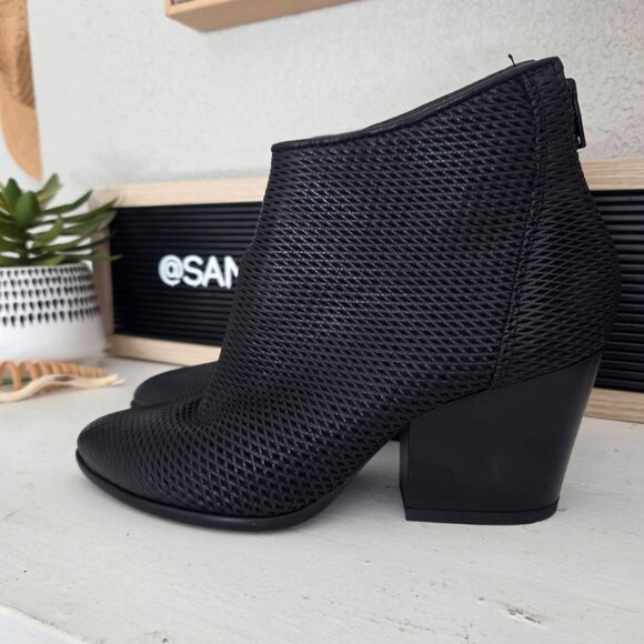 Summit I White Mountain, textured pinhole leather booties black size 38 … - Picture 8 of 15